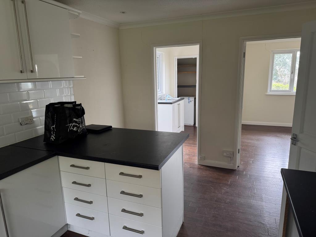 Lot: 142 - DETACHED BUNGALOW WITH STRUCTURAL MOVEMENT - Looking Back from the Kitchen towards the Utility Room